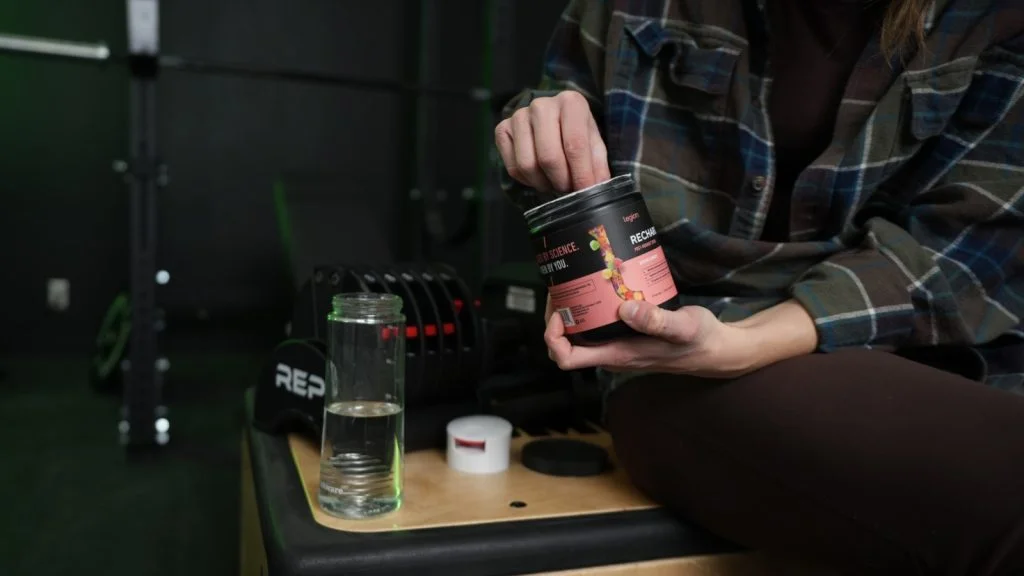 legion-recharge-sour-candy-getting-scoop Scooping Legion Recharge into a shaker cup