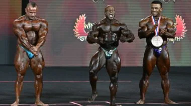 Shaun Clarida wins 2022 212 Olympia