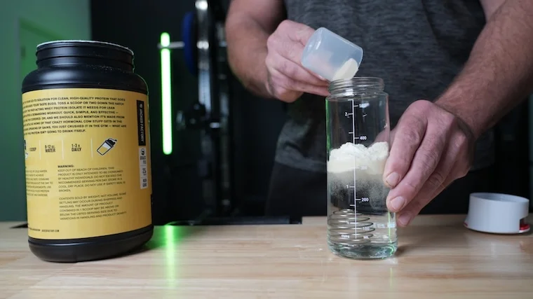 Copy of jacked-factory-authentic-iso-dumping-scoop Our tester pouring a scoop of Jacked Factory Authentic ISO powder into a glass of water.