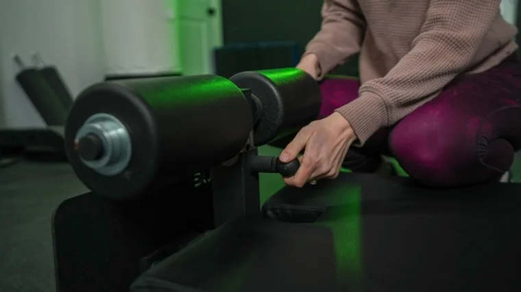 rogue-floor-glute-adjusting-leg-holders Our tester adjusts the leg holders on a Rogue Floor Glute machine