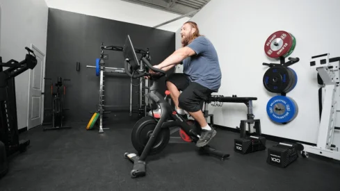 Peloton vs. Zwift: How Do These Indoor Cycling Apps Compare?