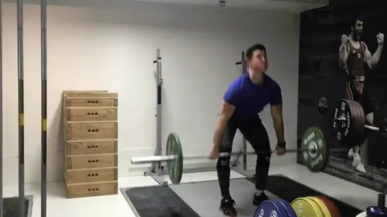 muscle clean knee position