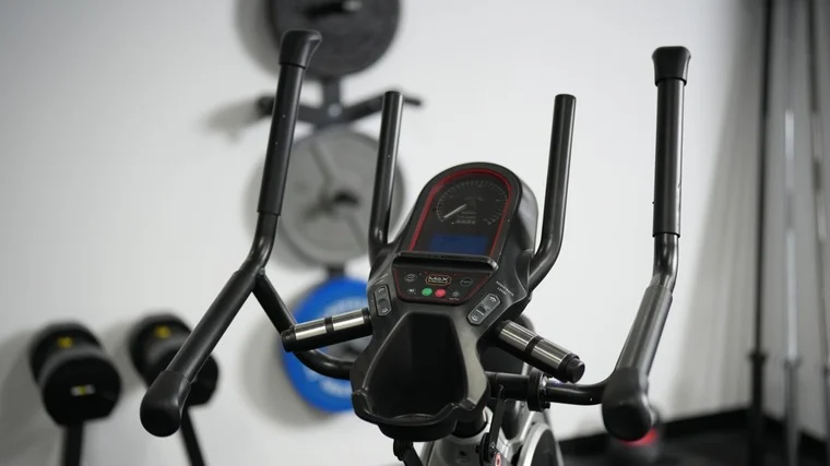 The handles of the Bowflex Max Trainer M6.