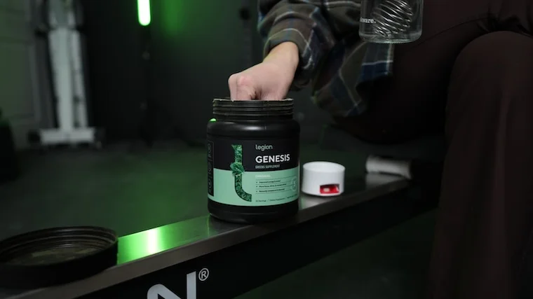 legion-genesis-superfood-greens-getting-scoop Our tester grabbing a scoop of Legion Genesis Greens