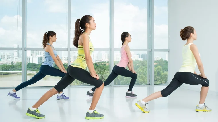 Barbend.com: Four people doing lunges.