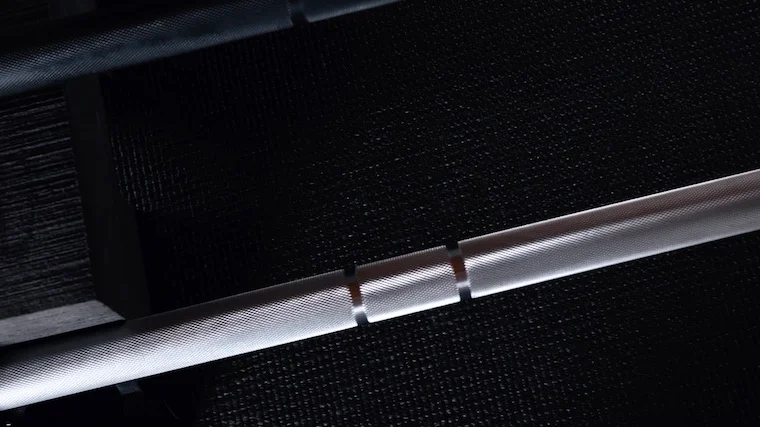 Dual Knurl Markings on the Living.Fit Barbell