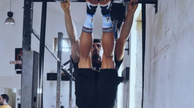 strict toes to bar