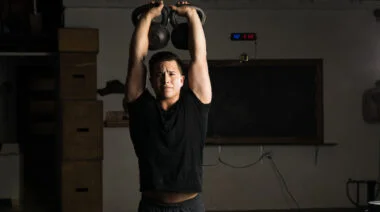 Double Kettlebell Thruster 1