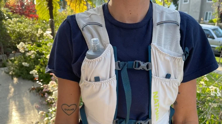 nathan-sports-pinnacle-featherlite-vest-front-view Front of the Nathan Pinnacle FeatherLite 1.5-Liter Hydration Vest.