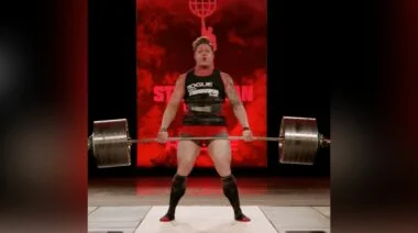 Victoria Long deadlifting at 2023 Arnold Strongwoman Classic
