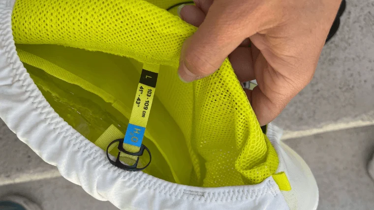 salomon-adv-skin-5-tag A look inside the Salomon ADV Skin 5 back pouch.
