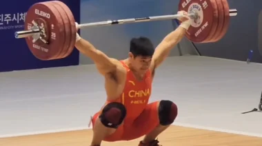 Li Dayin 180-Kilogram Snatch World Record 396-Kilogram Total World Record