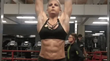 hanging knee raise vs leg raise