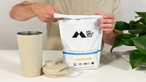 Momentous Grass-Fed Whey Protein Isolate Review (2026): An Expert-Tested Protein That’s Easy on the Stomach, Hard on the Wallet