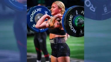 Anikha Greer competes