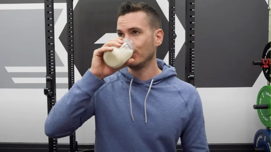 Nick English trying Optimum Nutrition white chocolate flavor.