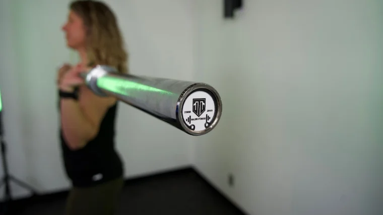 A close look at the end cap on a Major Fitness Barbell Advanced while our tester is using it
