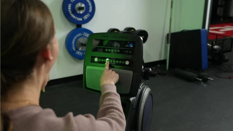 Our tester adjusting the settings on the ProForm 750R.