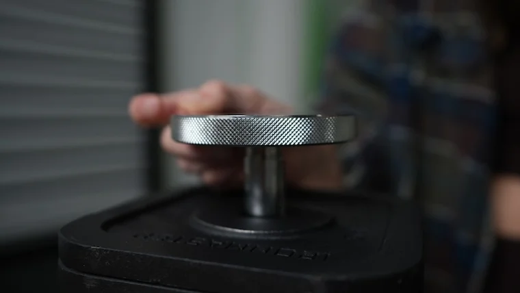the locking screw of the Ironmaster Adjustable Dumbbells