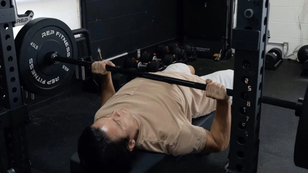 benching with the rep fitness double black diamond power bar