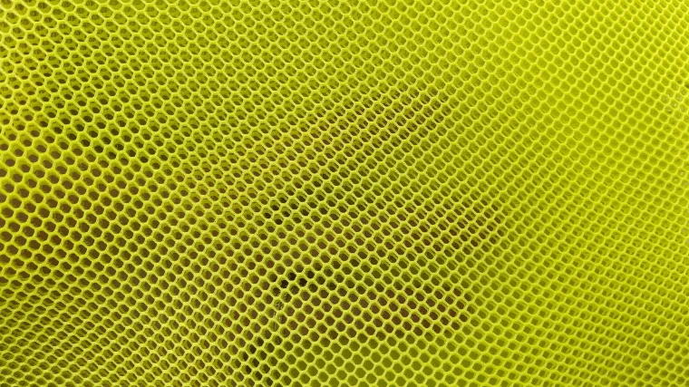 salomon-adv-skin-5-mesh-close-up Close up of the mesh panel on the Salomon ADV Skin 5 running vest.