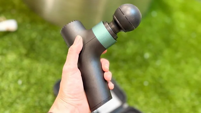 Our tester holding the Ekrin Bantam Massage Gun