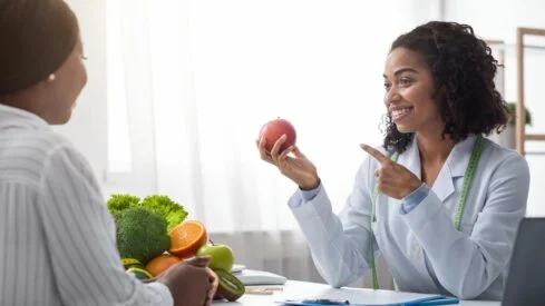 Nutritionist Vs. Dietitian: What Are They and Which is Best For You?