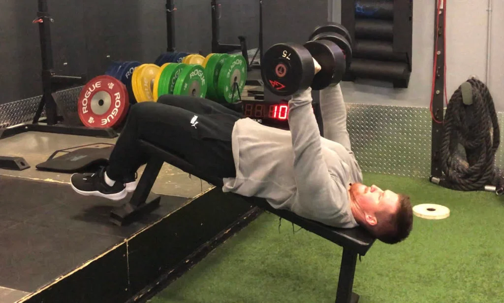 Decline Dumbbell Bench Press Start