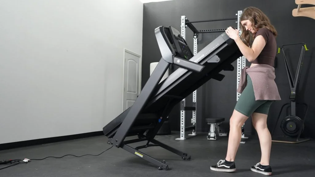 Unfolding the Horizon T101 treadmill.