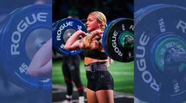 Anikha Greer lifting to qualify for the CrossFit Games.