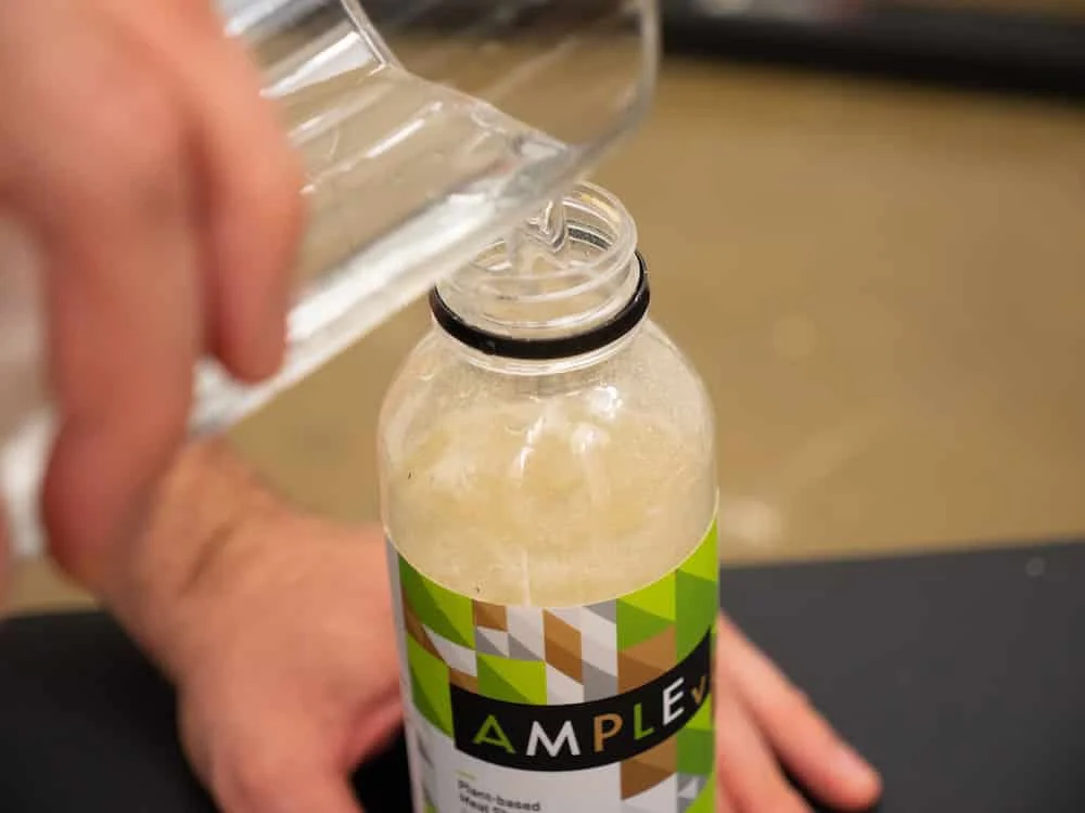 Ample V Pour