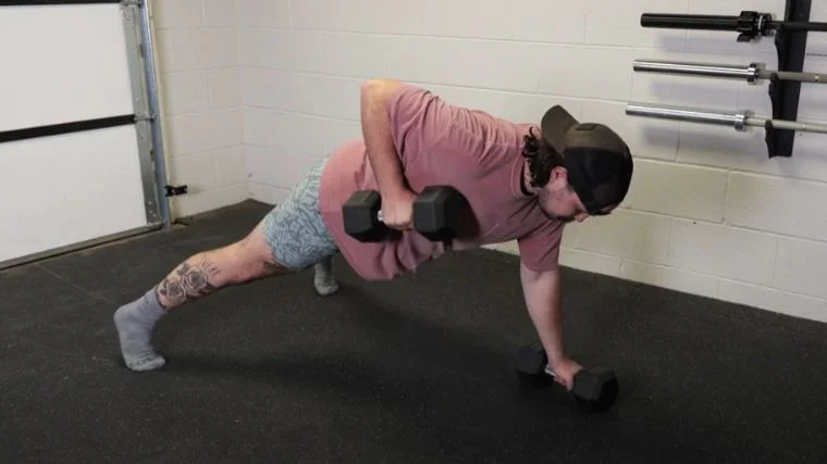 A person performing the renegade row.