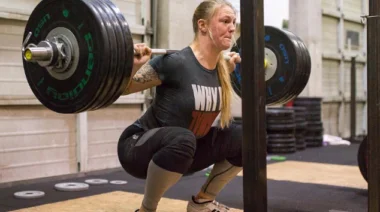 1 and one quarter squat weightlifting