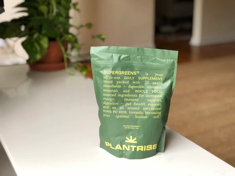 plantrise supergreens72 on table