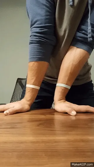 Desk_side_wrist_stretch