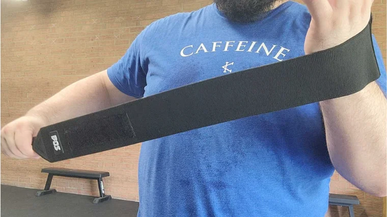bells-of-steel-mighty-wrist-wraps-stretched Our tester wraps up their wrist with the Bells of Steel Wrist Wrap.