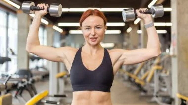 A gymgoer performing a Cuban press.