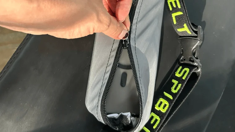 Zipping up the SPIbelt Reflective Running Belt.