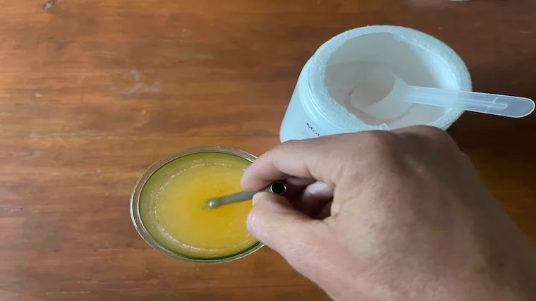 momentous-vital-proteins-mixed Our tester mixing up their Momentous Vital Aminos