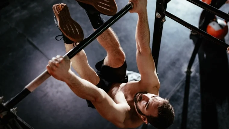 Man performing toes to bar