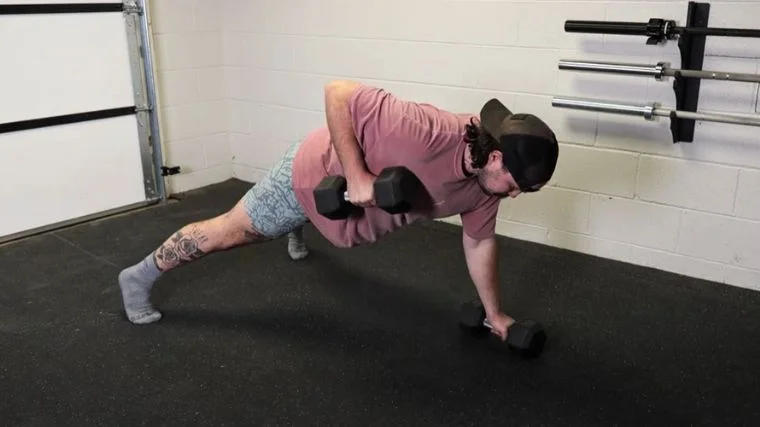 BarBend's Cooper Dennett performing the renegade row.