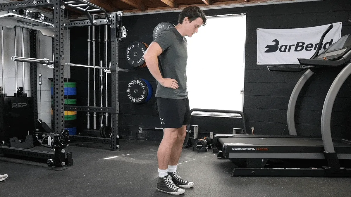 A person doing the alternating reverse lunge movement.