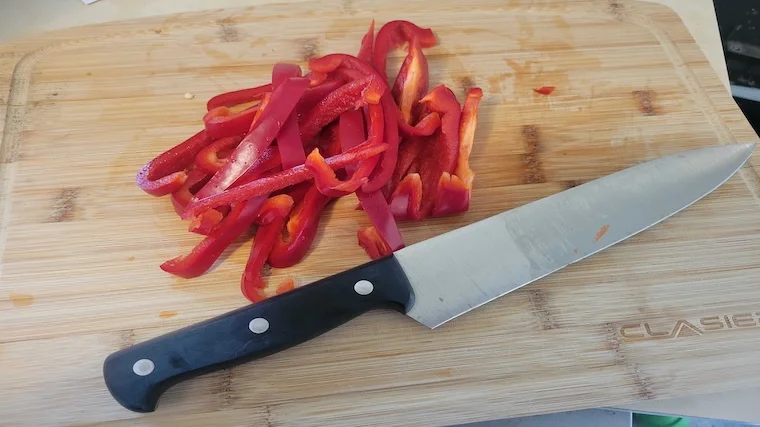 Our tester cutting up bell peppers for a Dinnerly meal