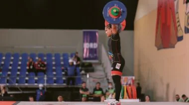 The Differences Between Hip Contact vs. Thigh Contact in Weightlifting
