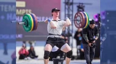 Farlow is shown competing at the TYR Wodapalooza