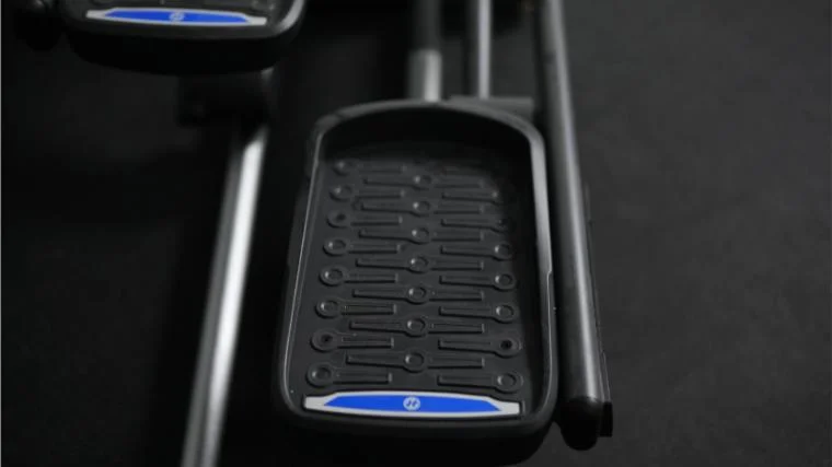 horizon-ex-59-foot-pedal-with-grooves The pedals on the Horizon EX-59-Elliptical.